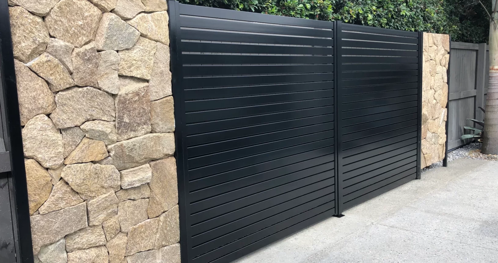 Aluminium Screening - Black Screening Bouble Gate